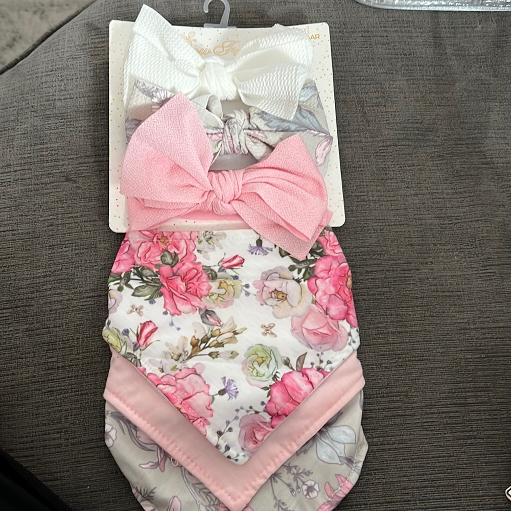 NWT 3 bow headbands and 3 bandanas